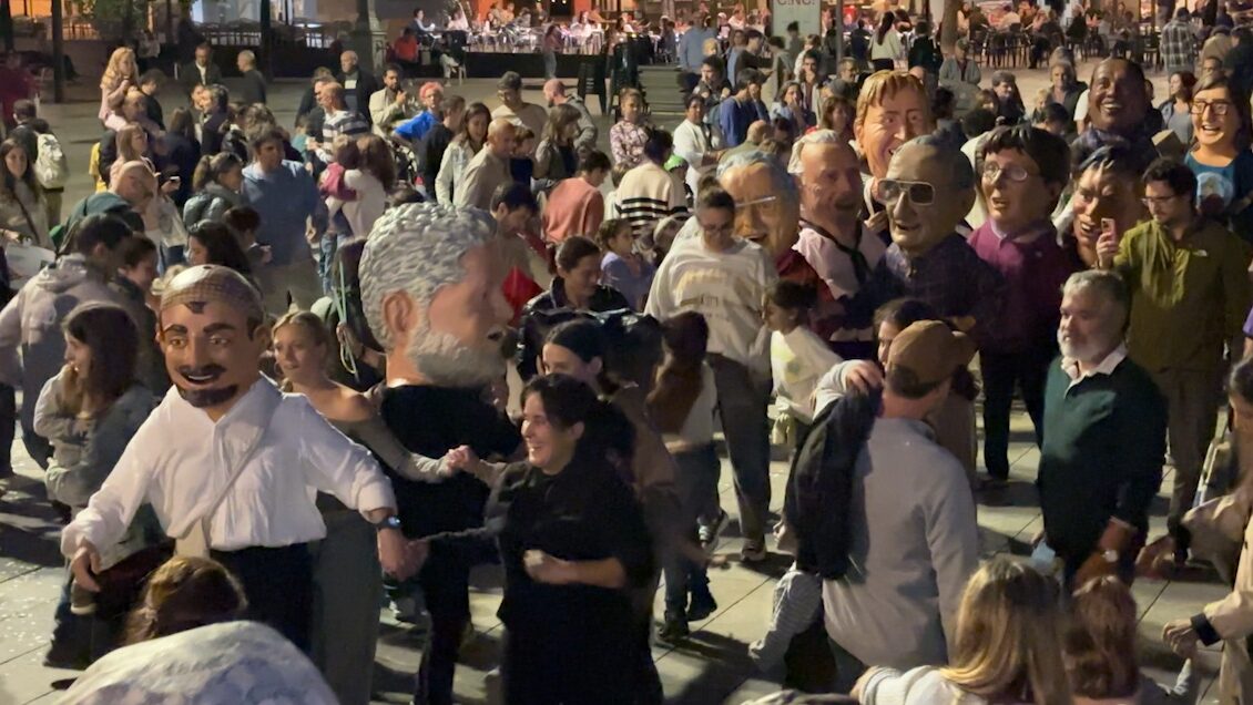 Una onada de festa i caparrots a Sant Cugat