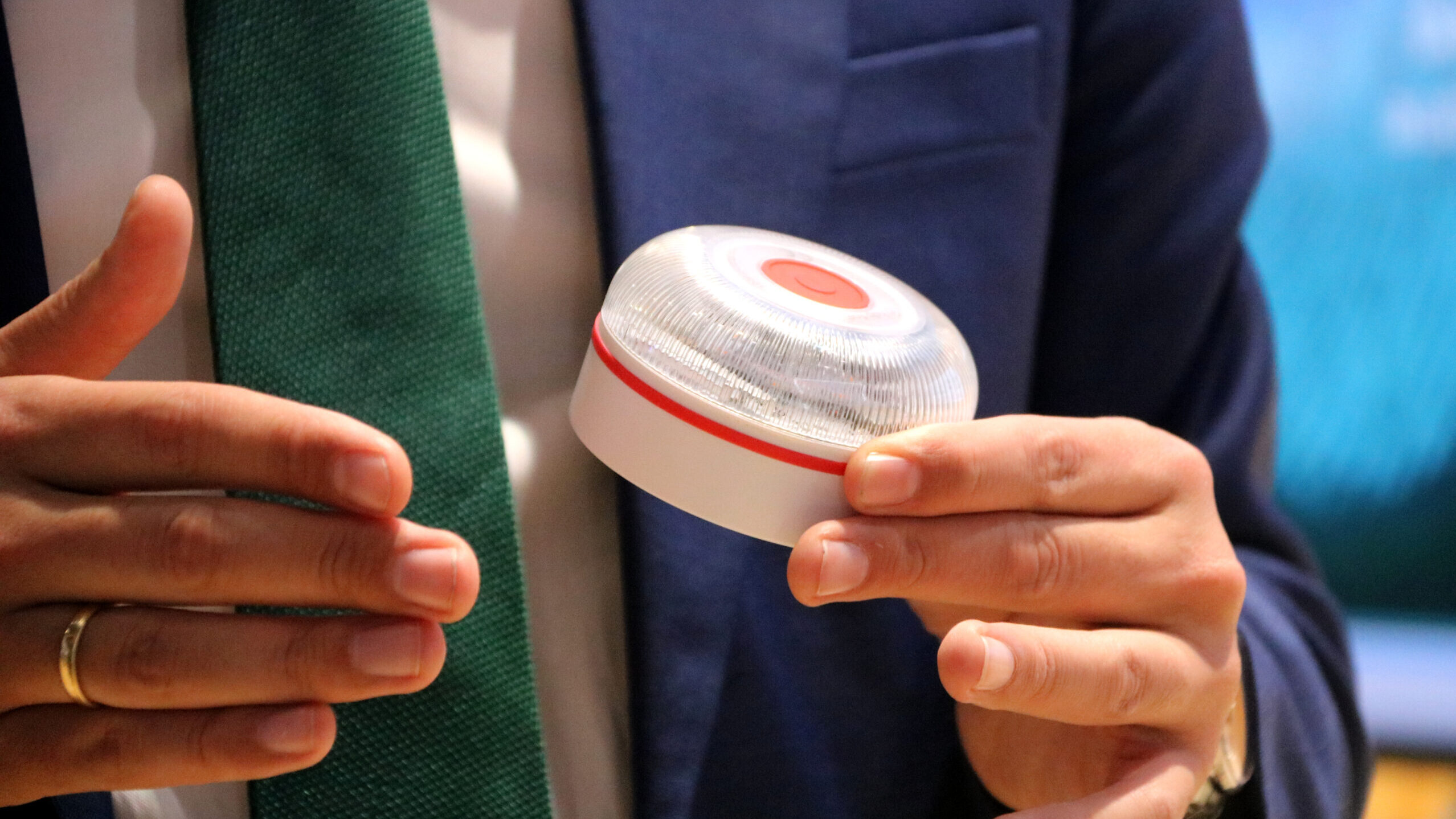 Tot el que has de saber sobre els llums d'emergència V16