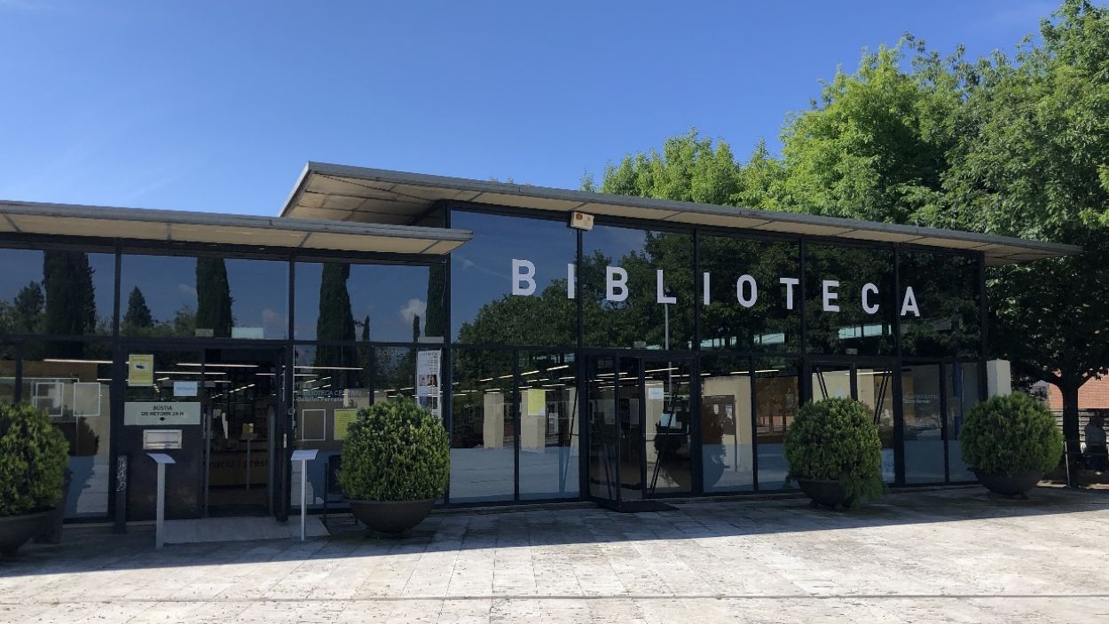La biblioteca Gabriel Ferrater reobre aquest dissabte després de cinc mesos tancada