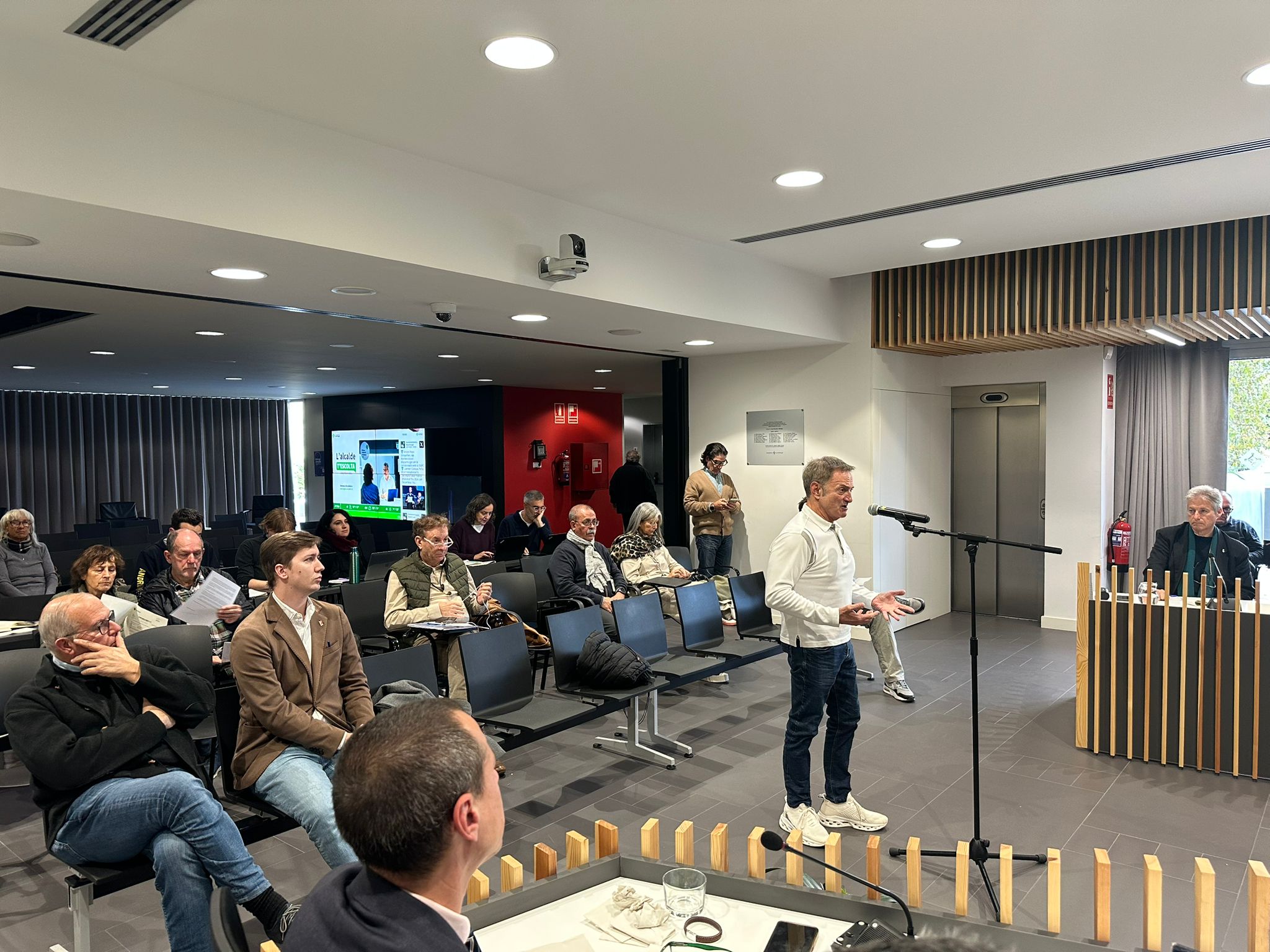 La taxa de residus i una possible discoteca a Can Magí, a l'audiència del ple