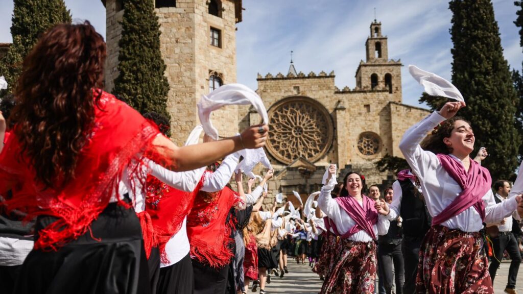 Alt: La Comissió de Carnaval acusa l'Ajuntament de retirar-los el principal espai d'assajos de Gitanes