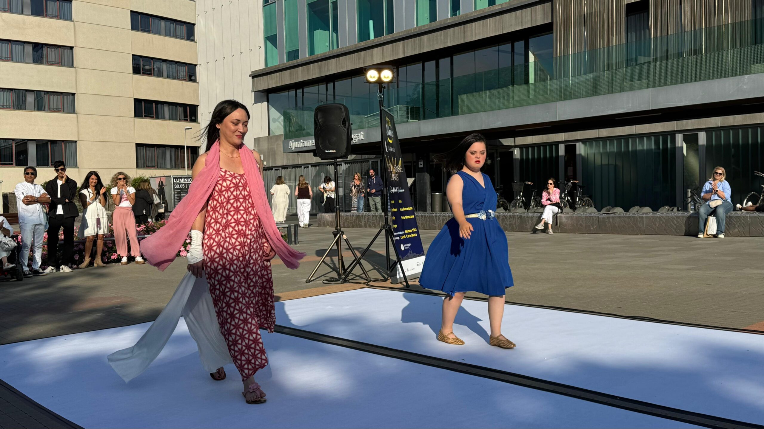 Una desfilada de moda inclusiva dona el tret de sortida al Dia Internacional de les Persones amb Discapacitat