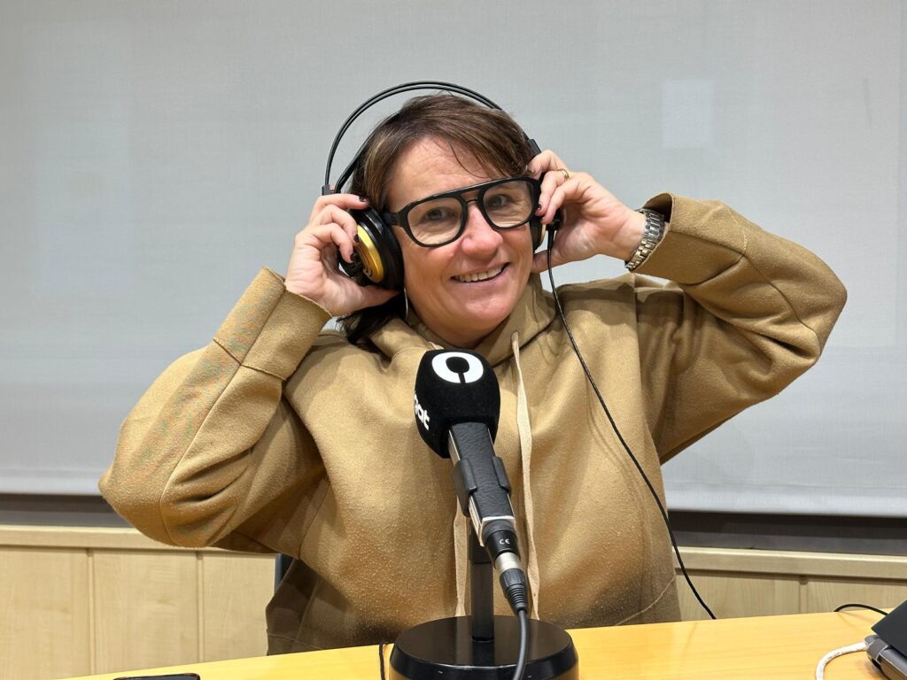 Raphael, Rosalia i la reina Letizia, a la tertúlia Cor i fava