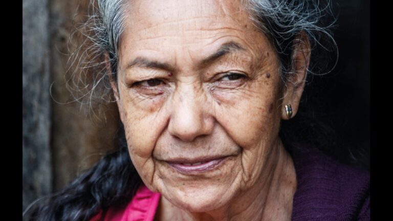 Documental: 'Cuidar entre terres. Qui sosté la vida quan les dones migren?' - Imatge destacada