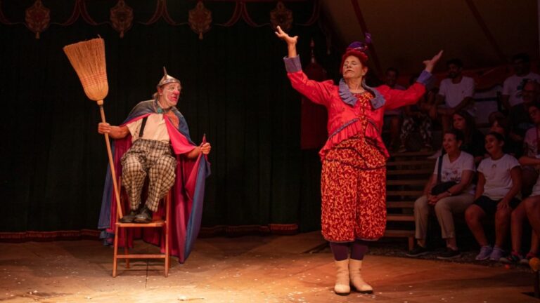 El petit Circ Cric: 'Poltrona Troupe' - Imatge destacada