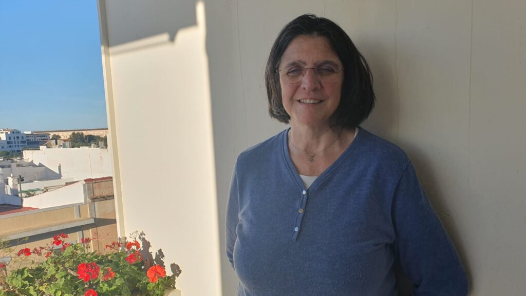 Alt: La santcugatenca que es va autodiagnosticar la Síndrome de Marfan, una malaltia rara que comparteix amb la seva filla