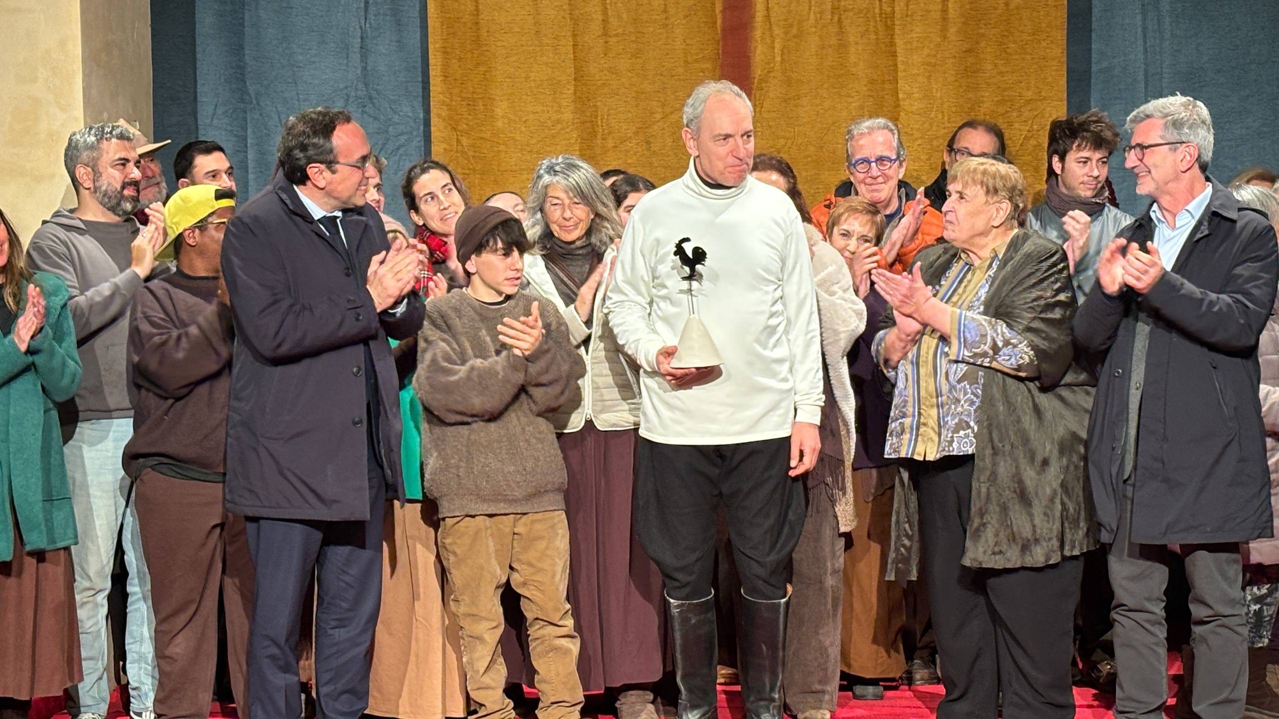 Carles Martínez, o el Rei Pere III el Cerimoniós, Gall d'Honor de 'Pedra i Sang'