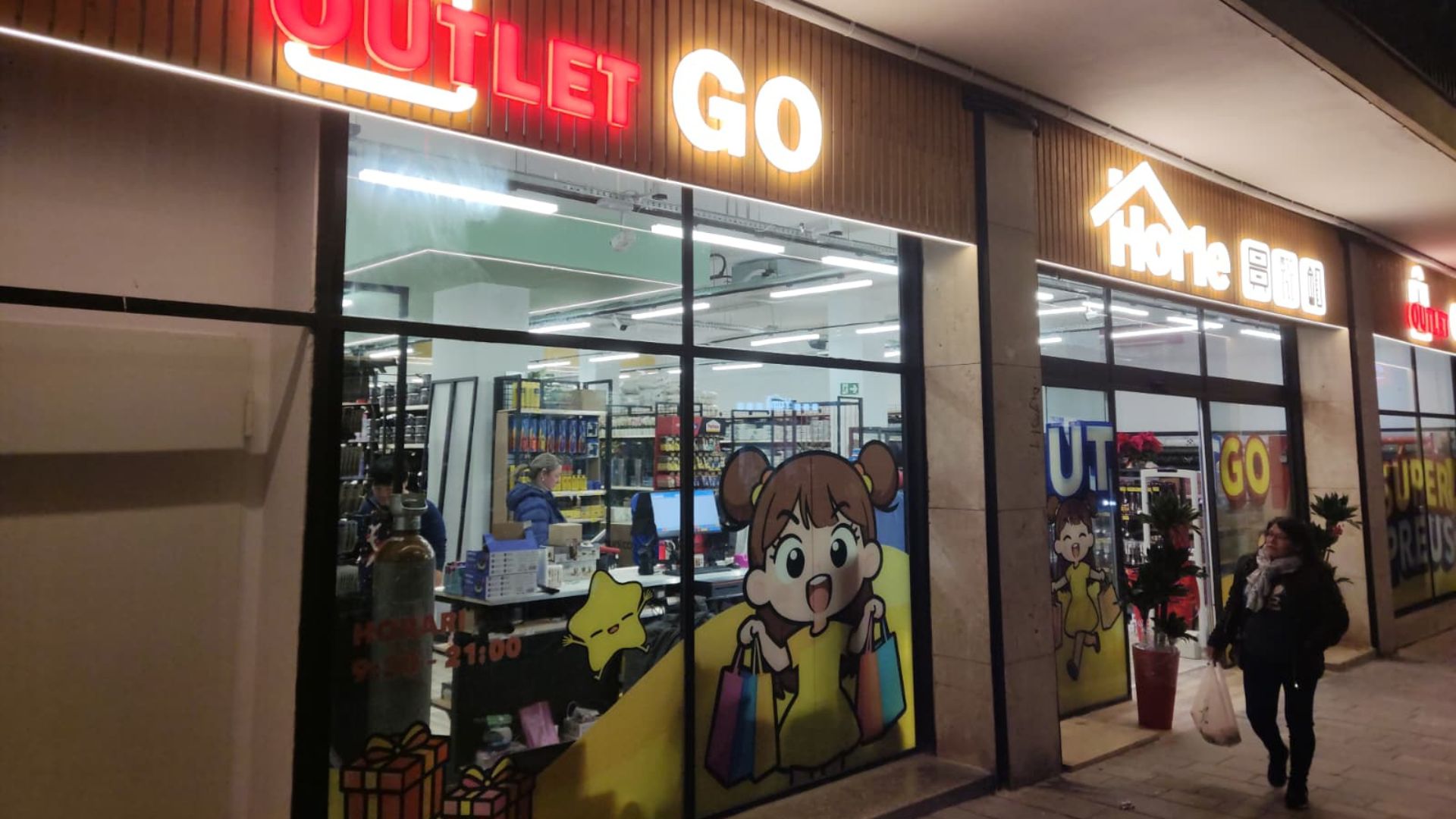 Obre un basar de gairebé 1.000 m² a l'avinguda de Cerdanyola