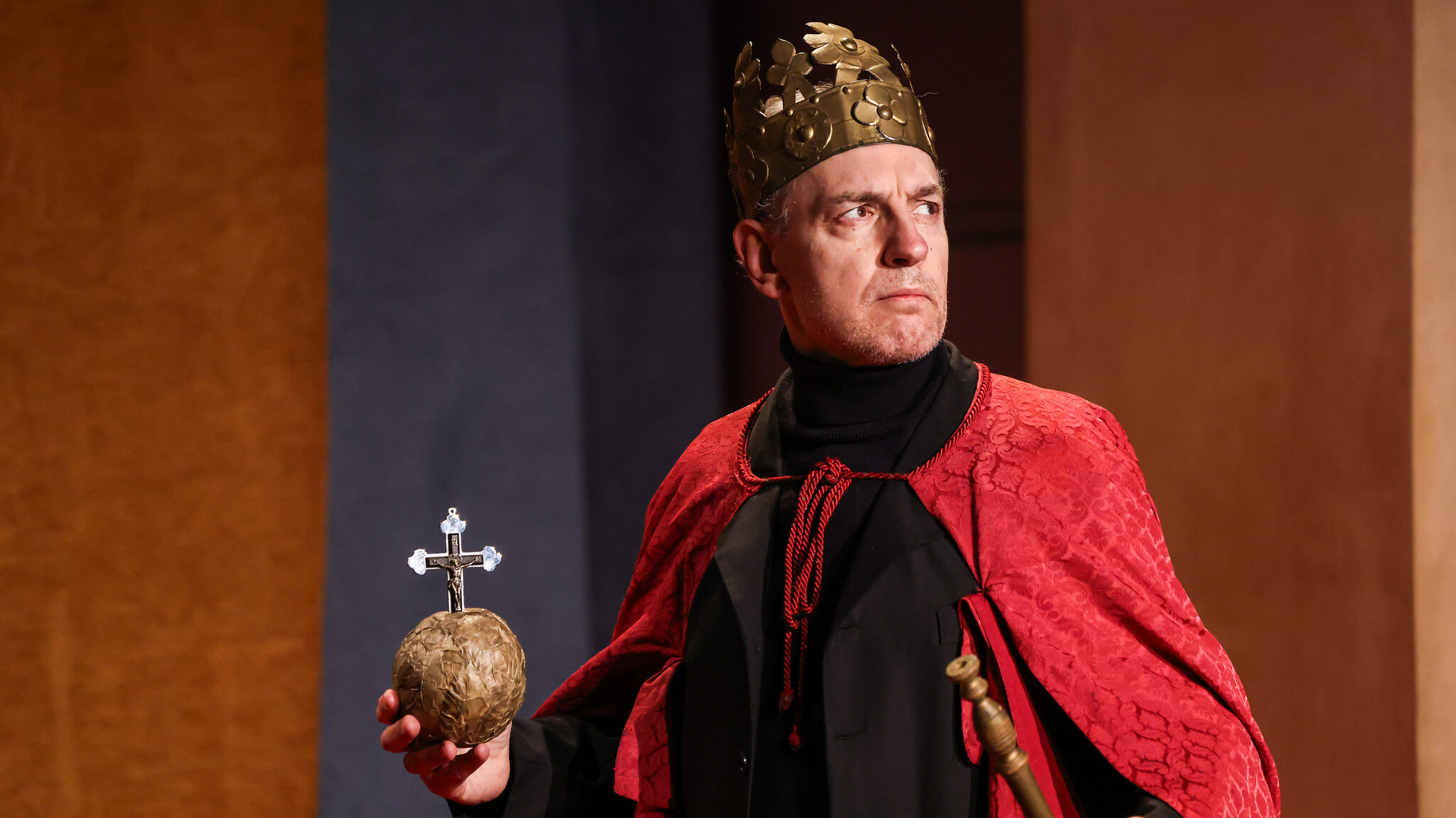 Carles Martínez fa 15 anys que es posa a la pell de El Rei Pere III el Cerimoniós a 'Pedra i Sang'