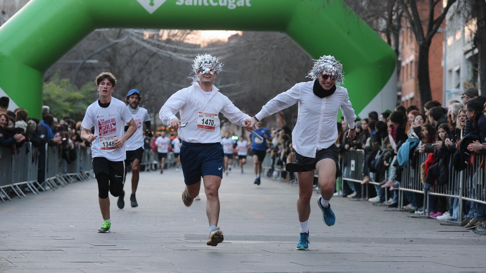 Les imatges de la Cursa del Gall: disfresses i esport