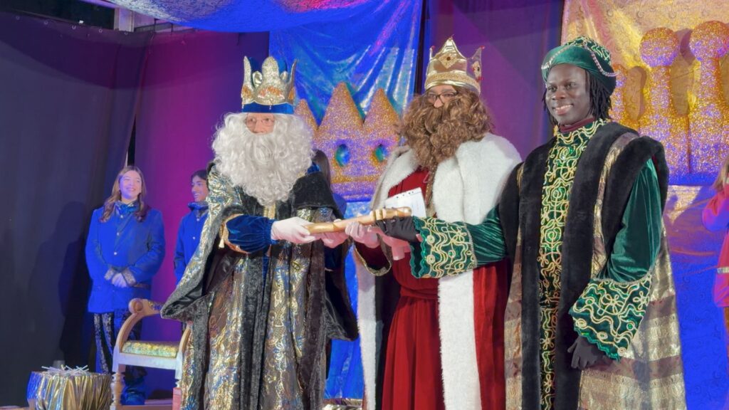 Alt: El discurs en castellà del Rei Gaspar durant la cavalcada encén el debat a Valldoreix