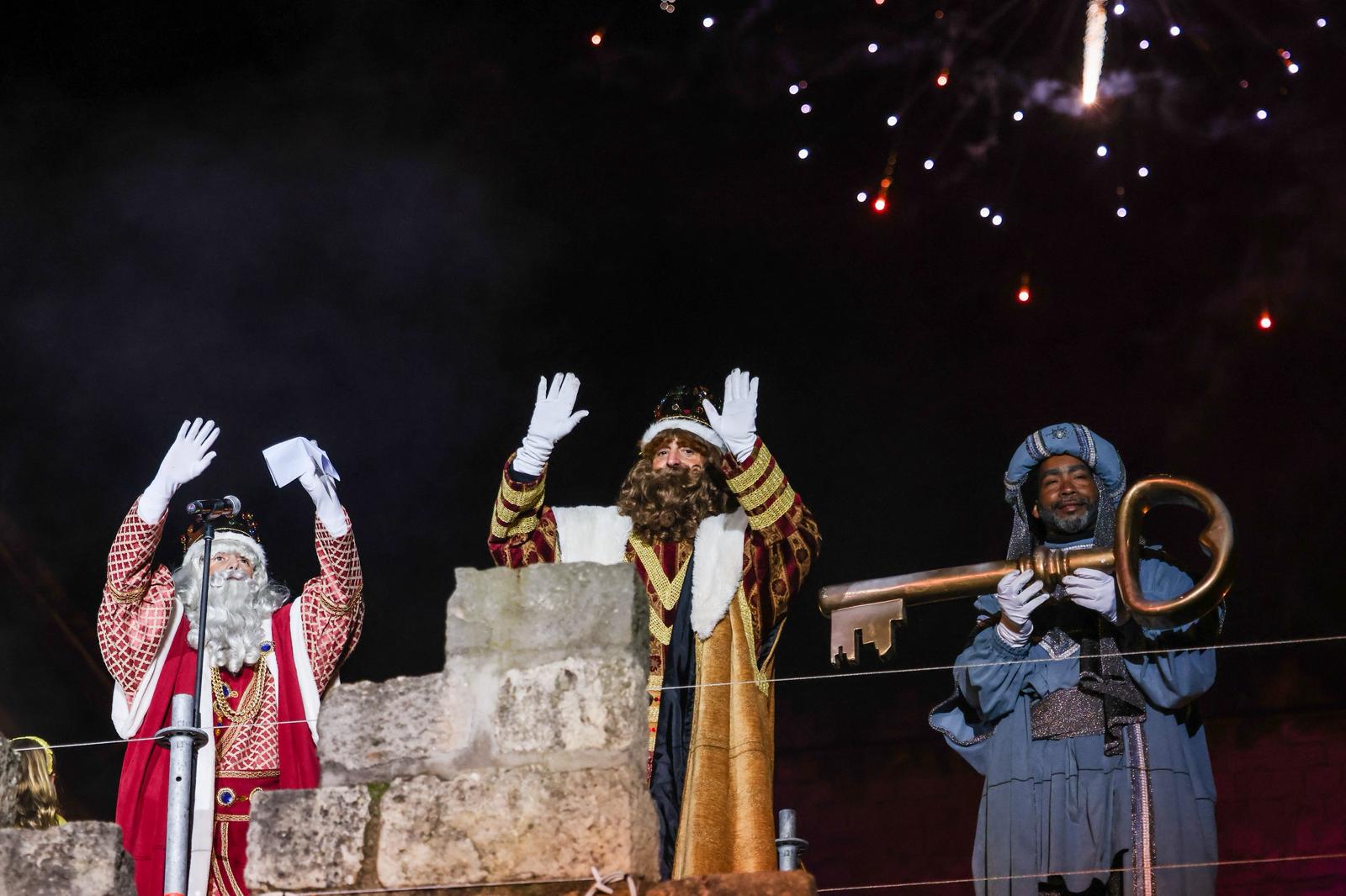 Els Reis d'Orient il·luminen Sant Cugat amb una cavalcada renovada