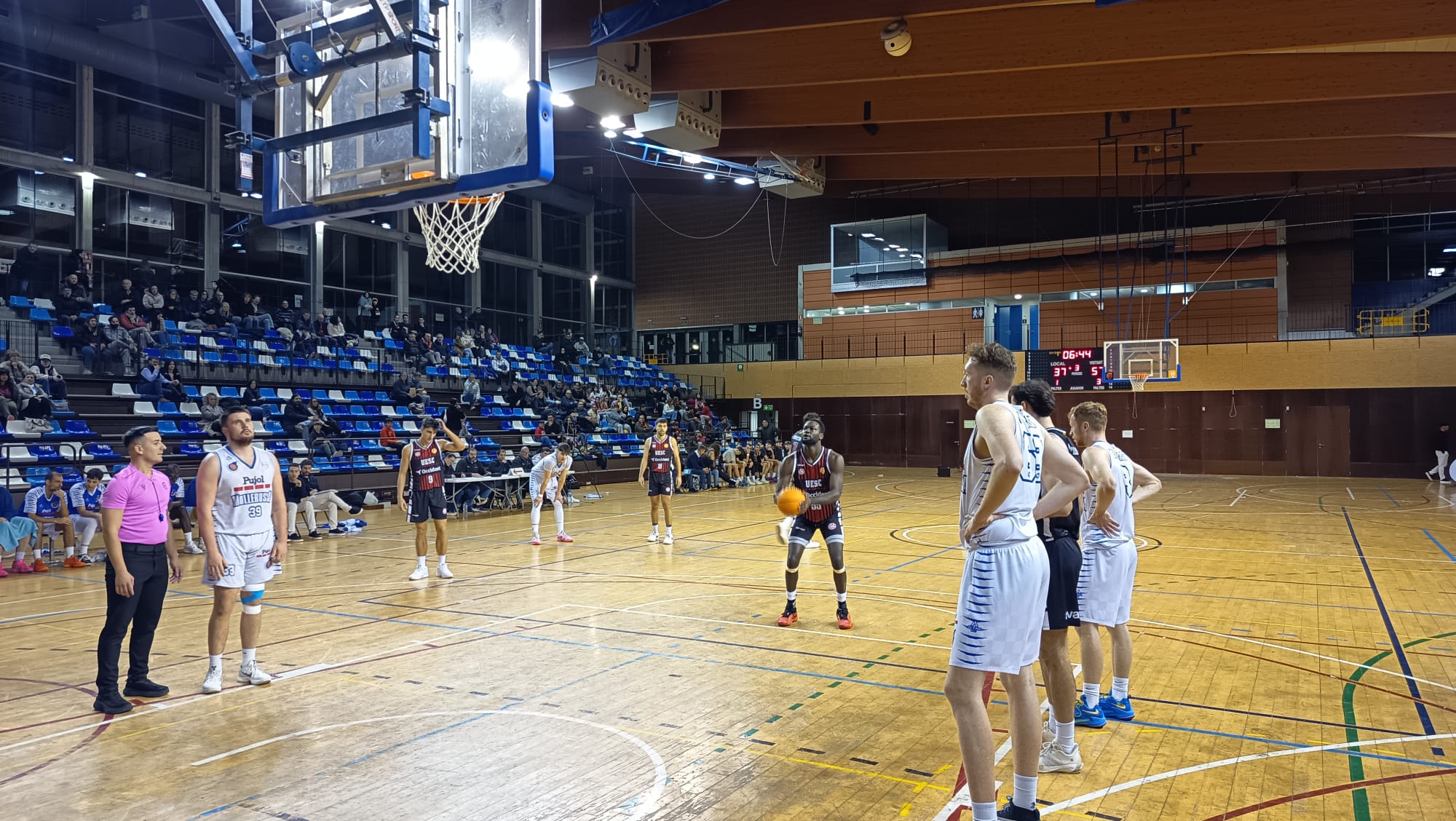 La UESC es veu superada àmpliament pel líder, el Mollerussa