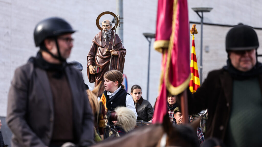 La Passada dels Tres Tombs de l'any passat amb la imatge de Sant Antoni