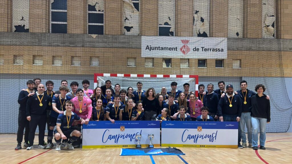 Alt: El Junior : bicampió català d'hoquei sala