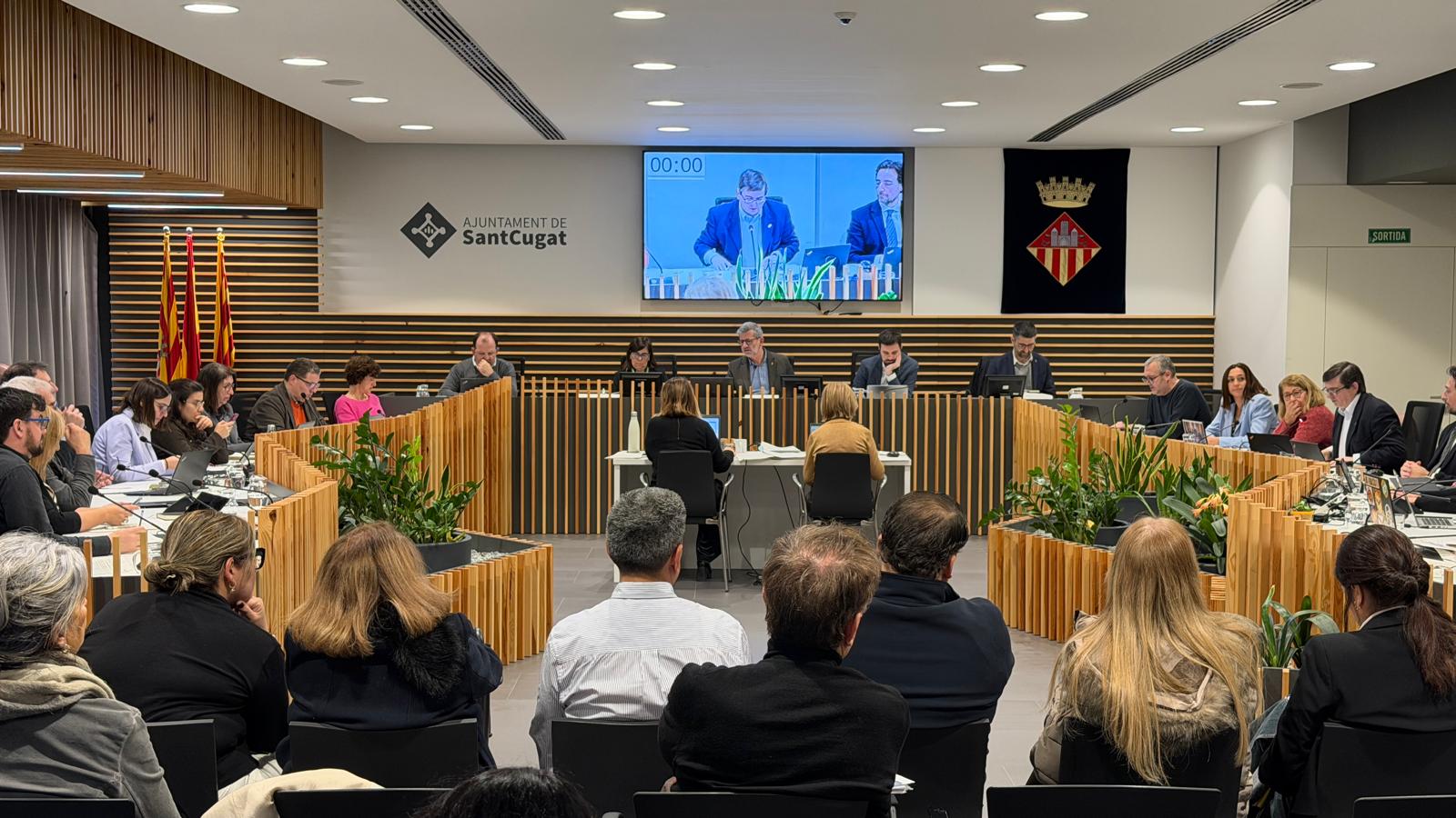 Aparcaments, serveis socials i divisió política: les claus del primer ple municipal de l’any a Sant Cugat