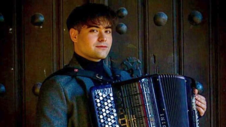 Cambres Singulars: Oliver Del Val (acordió) - Imatge destacada