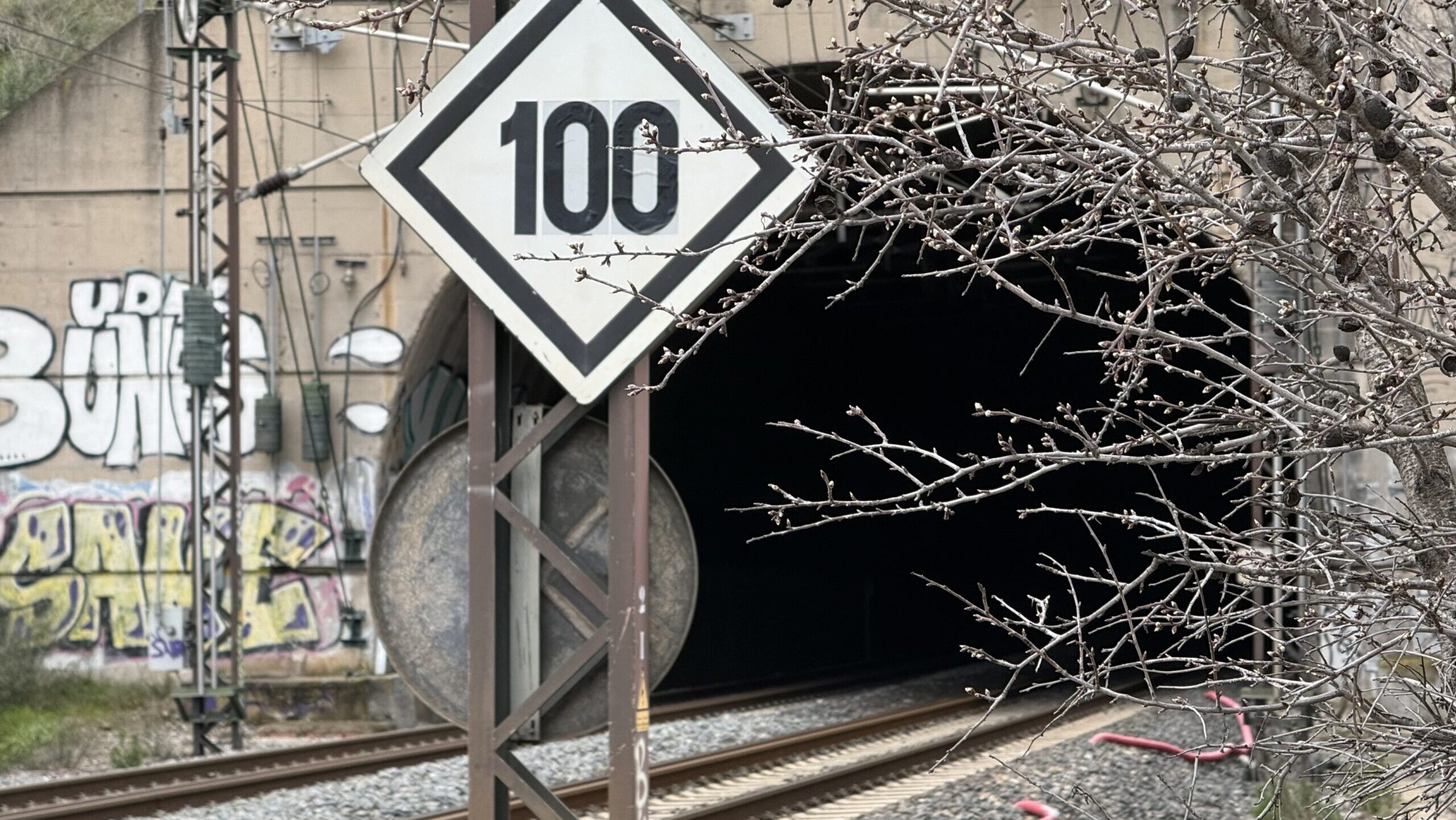 Adif reobre parcialment el túnel de Rubí i reprèn la circulació de mercaderies a l'R8