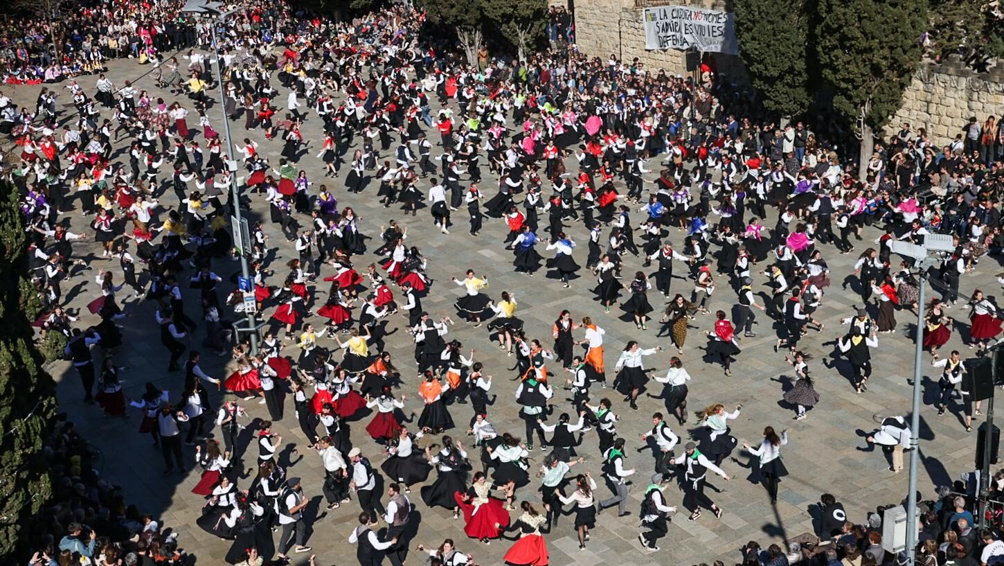 El Ball de Gitanes trenca motlles i desferma la gresca i la tradició