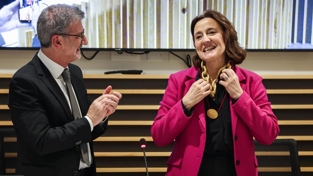 Mercè Conesa rep la Medalla d’Or de Sant Cugat i reivindica el servei públic: 