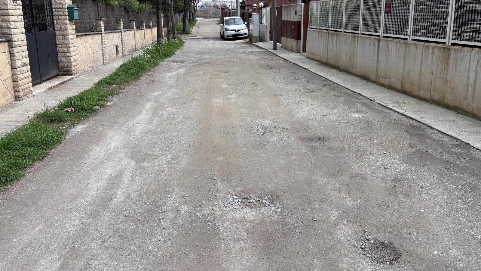 Dècades de queixes pel mal estat de dos carrers de Sant Cugat: “Això sembla del tercer món