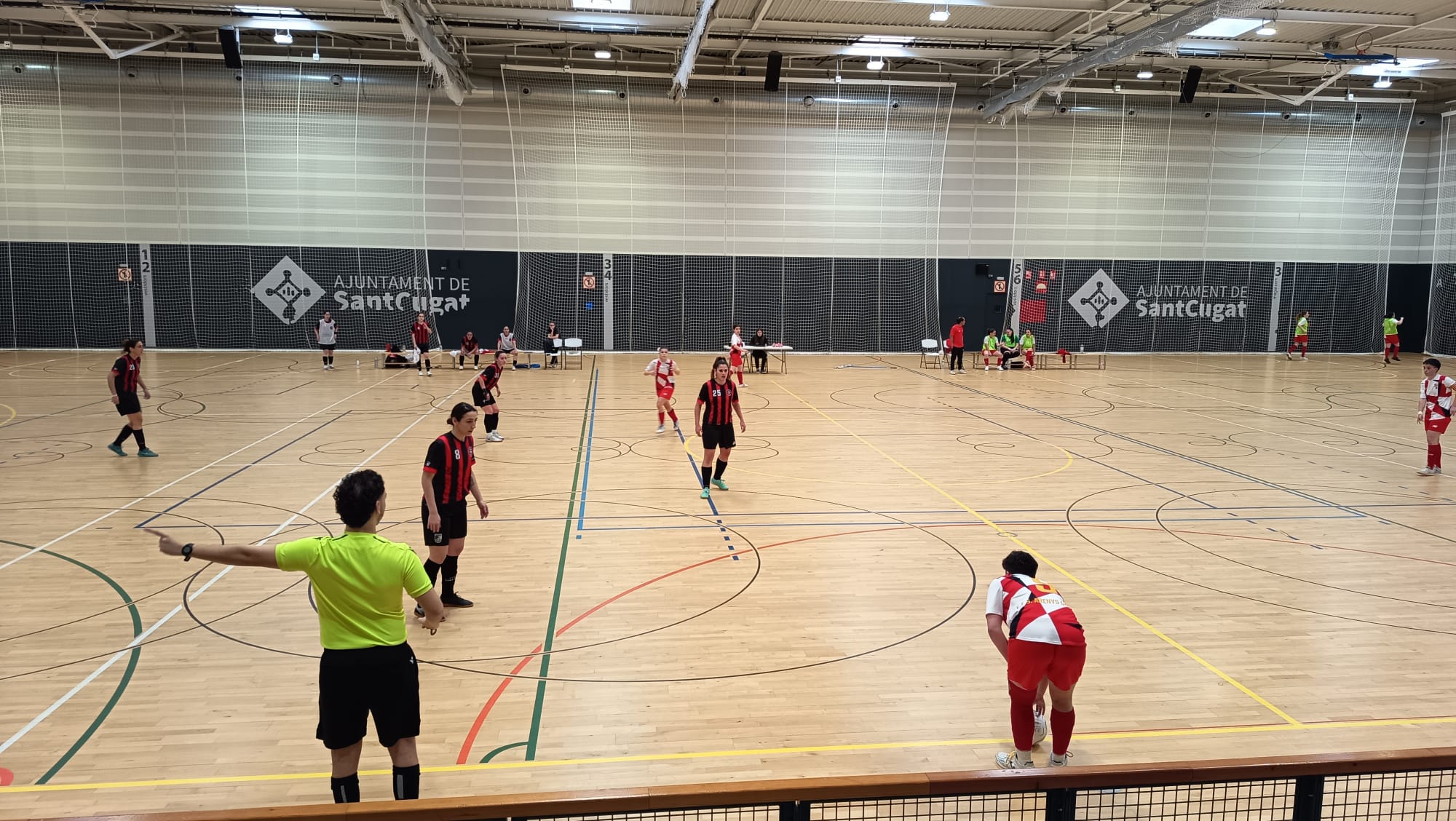El femení del Futbol Sala Sant Cugat llueix talent ofensiu davant l'Arenys de Munt