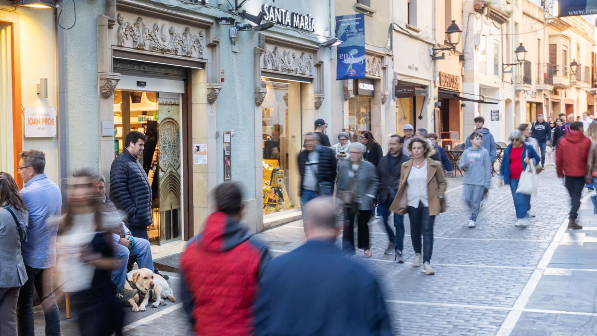 Sant Cugat Comerç porta l'art a les botigues amb 'Aparadors amb Art'