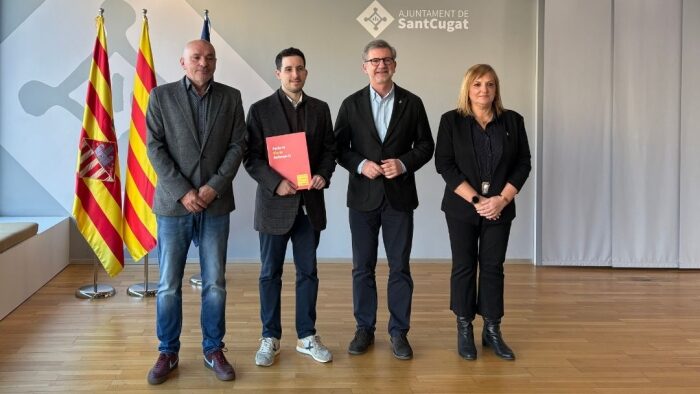 Acord entre Sant Cugat i la Plataforma per la Llengua per promoure l’ús del català als comerços