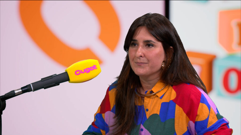 Alt: L'infant aprèn a calmar-se a través del nostre cervell madur