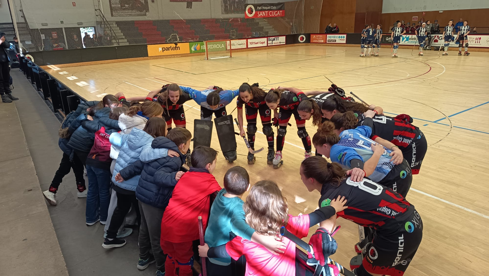 El Patí Hoquei femení vol aixecar la WSE Cup, però a semis l'espera el Voltregà