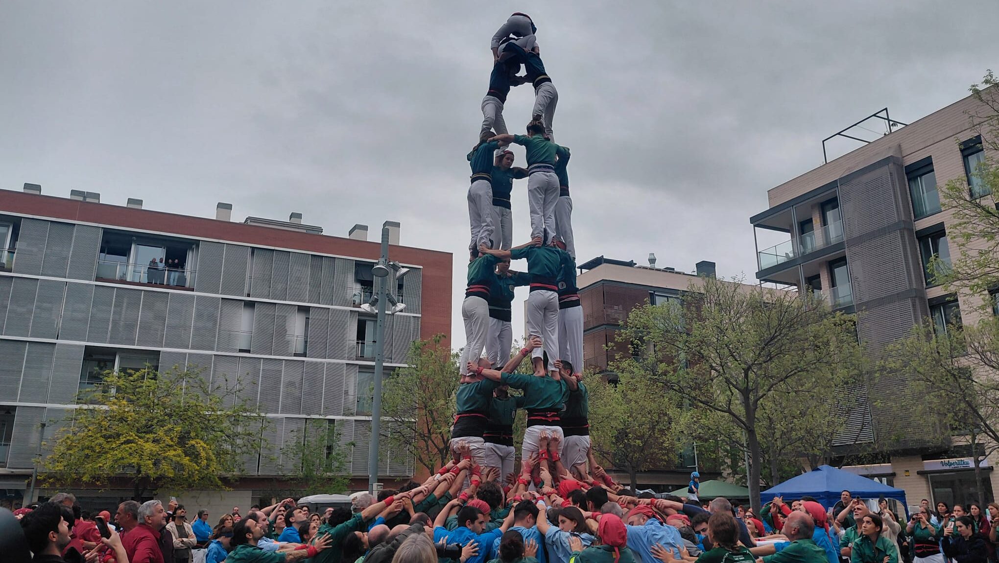 Els nous caps de colla dels Gausacs debuten a Sant Cugat amb tres castells de 7