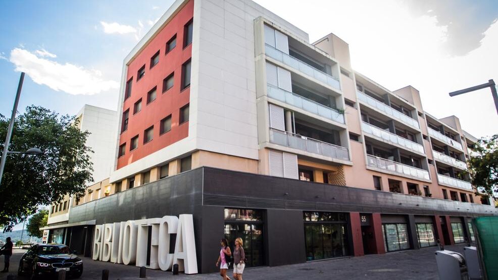 La sala infantil de la biblioteca de Volpelleres reobre després de quatre mesos tancada