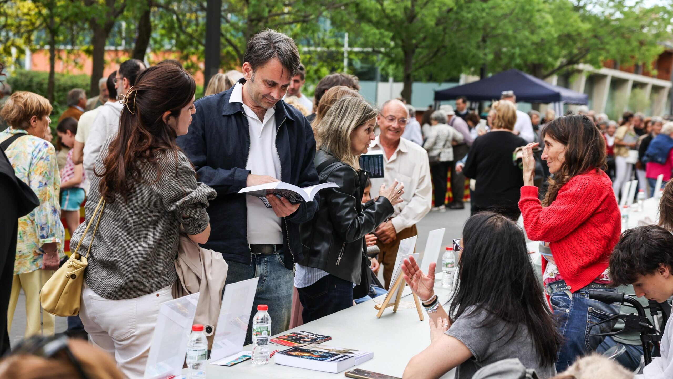 Una setantena d'autors passen per la 13a Taula d'Escriptors del TOT Sant Cugat