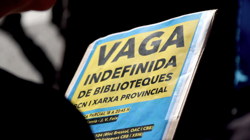 Alt: Els treballadors de biblioteques de la Diputació, cridats a la vaga: mira com queda el servei a Sant Cugat