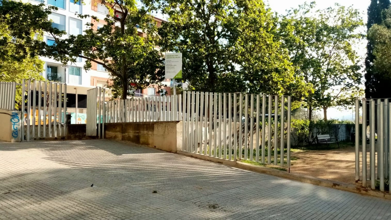 Els Jardins del Vallès, tancats a la nit per combatre l'incivisme