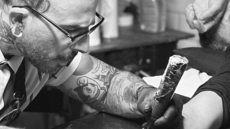 L'Ateneu Parla: 'Tattoo: cultura o moda?', amb Fernando Ballesta - Imatge destacada