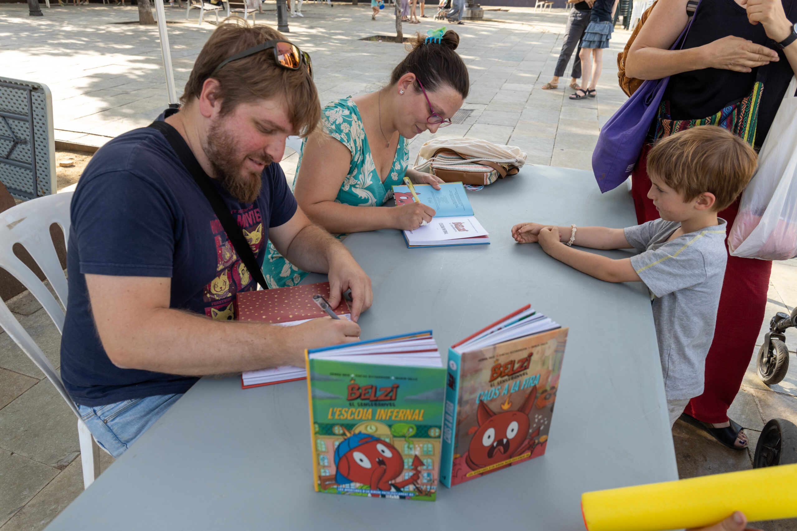 La festa del llibre de final de curs creix amb més activitats i un concert de Landry