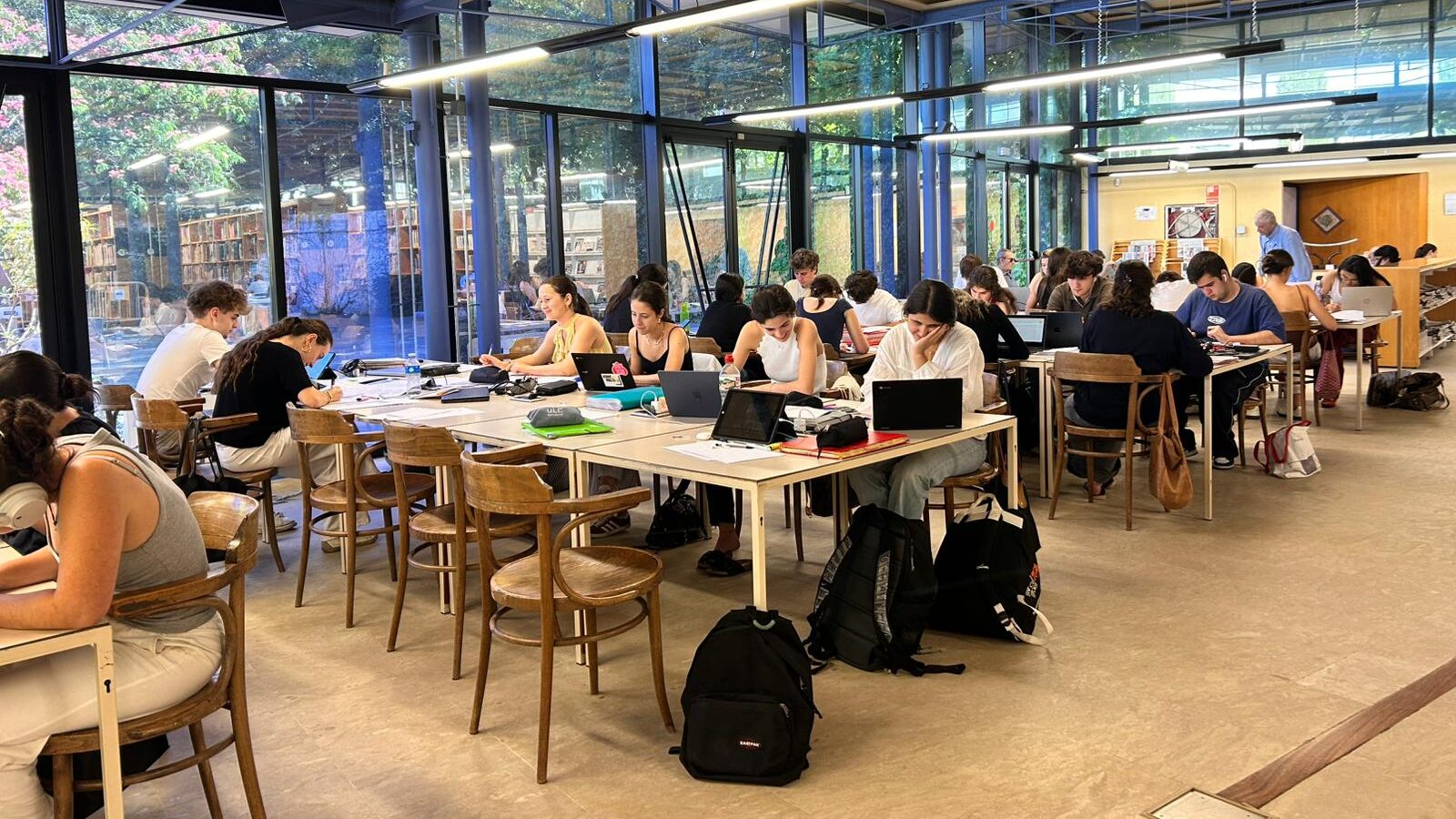 L'Ajuntament justifica l'obertura de les biblioteques durant la vaga pel seu paper com a refugis climàtics