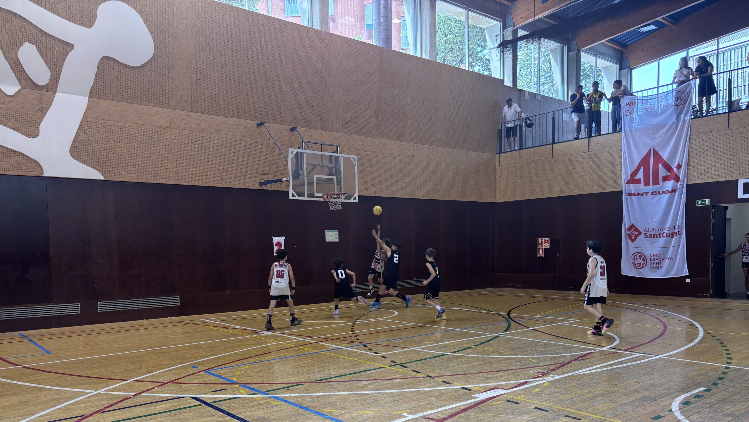 L'espectacle del torneig 4athletes basket de 3x3 reuneix 480 participants al Pav 3