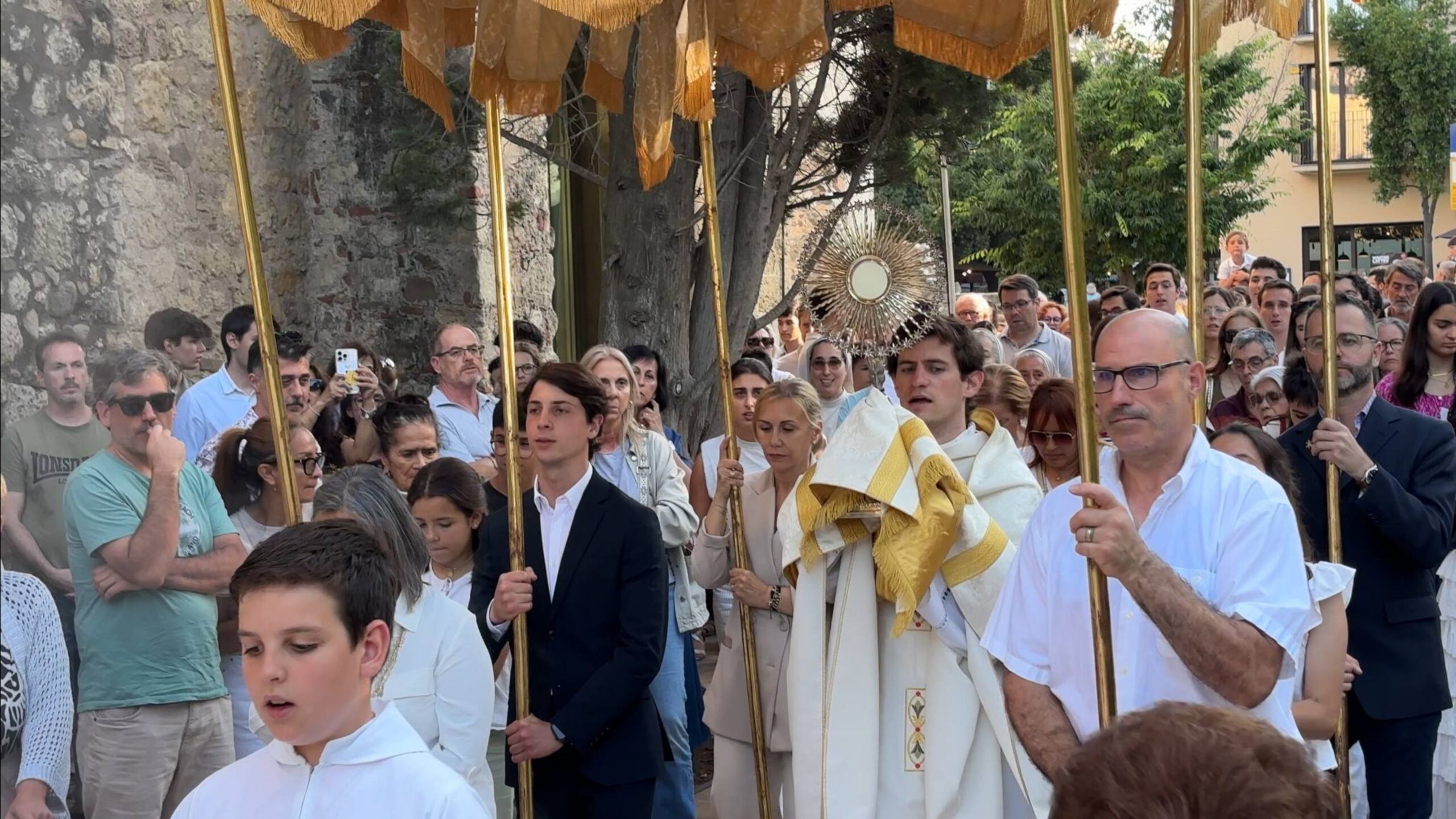 El Corpus Christi de Sant Cugat s'alinea amb la visita del Papa Lleó XIV i convida a 