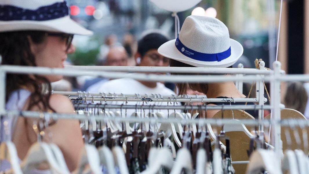 FOTOS | La Nit en Blanc converteix Sant Cugat en un gran aparador de comerç i cultura