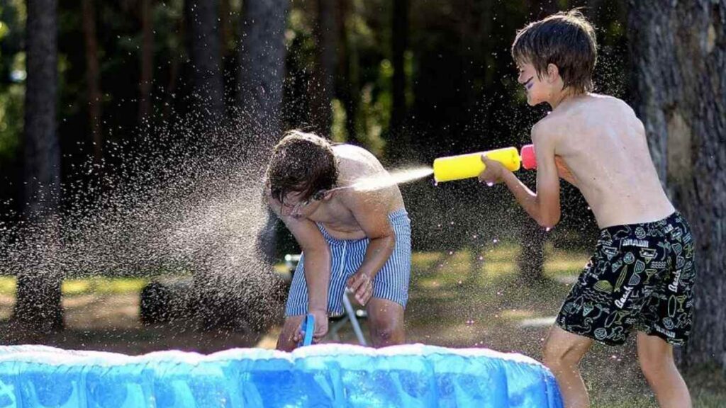 Alt: Sant Cugat estudiarà la implantació de jocs d'aigua als barris com a refugis climàtics