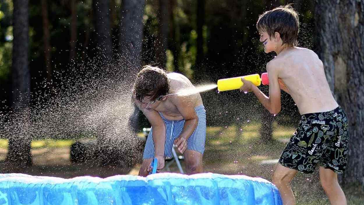 Sant Cugat estudiarà la implantació de jocs d'aigua als barris com a refugis climàtics