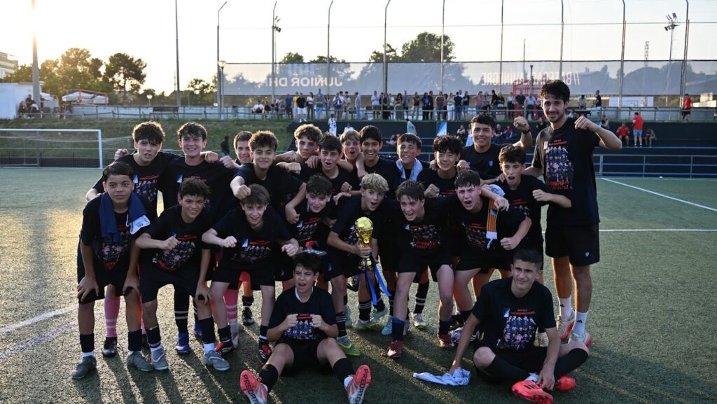 Alt: La secció de futbol del Junior està d'enhorabona