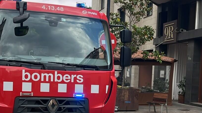 S'incendia una furgoneta al centre de Sant Cugat