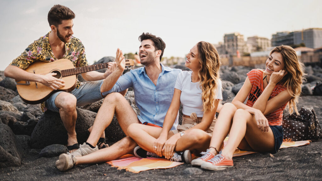 Més enllà de les vacances: així viuen l'estiu els joves