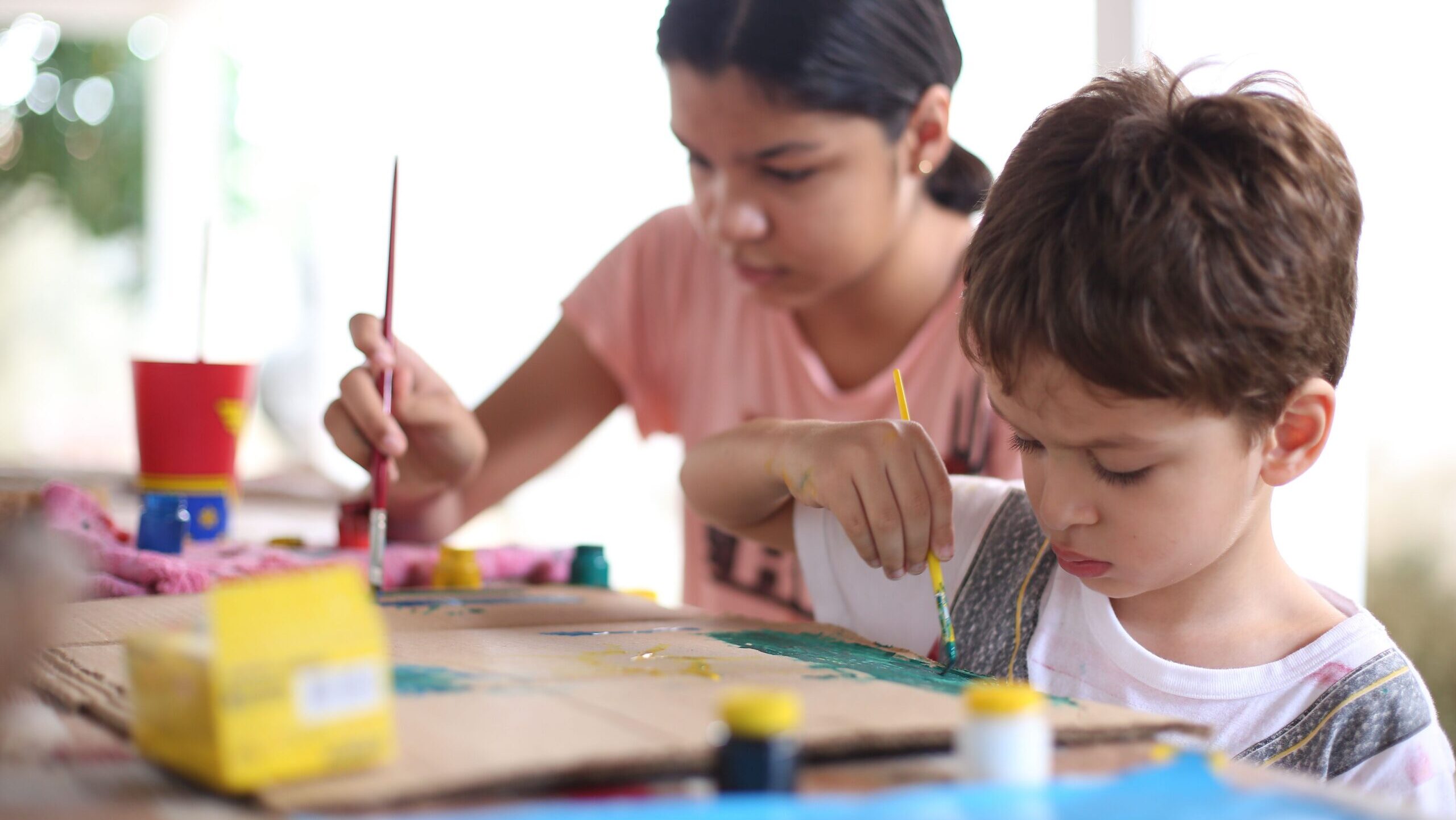 Elogiar o encoratjar? Claus per fomentar l'esforç i l'autoestima infantil